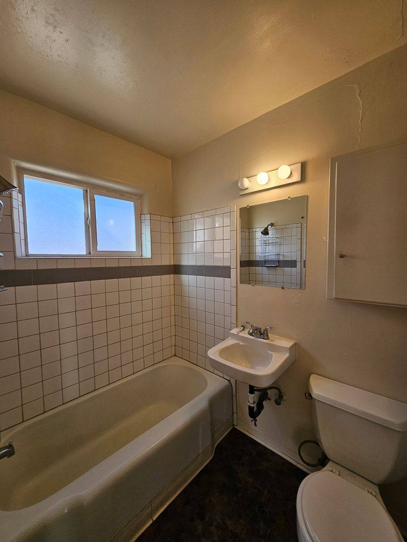 Apartment for rent at 1101&1103 Wilmoore Dr SE, Albuquerque, NM 87106
