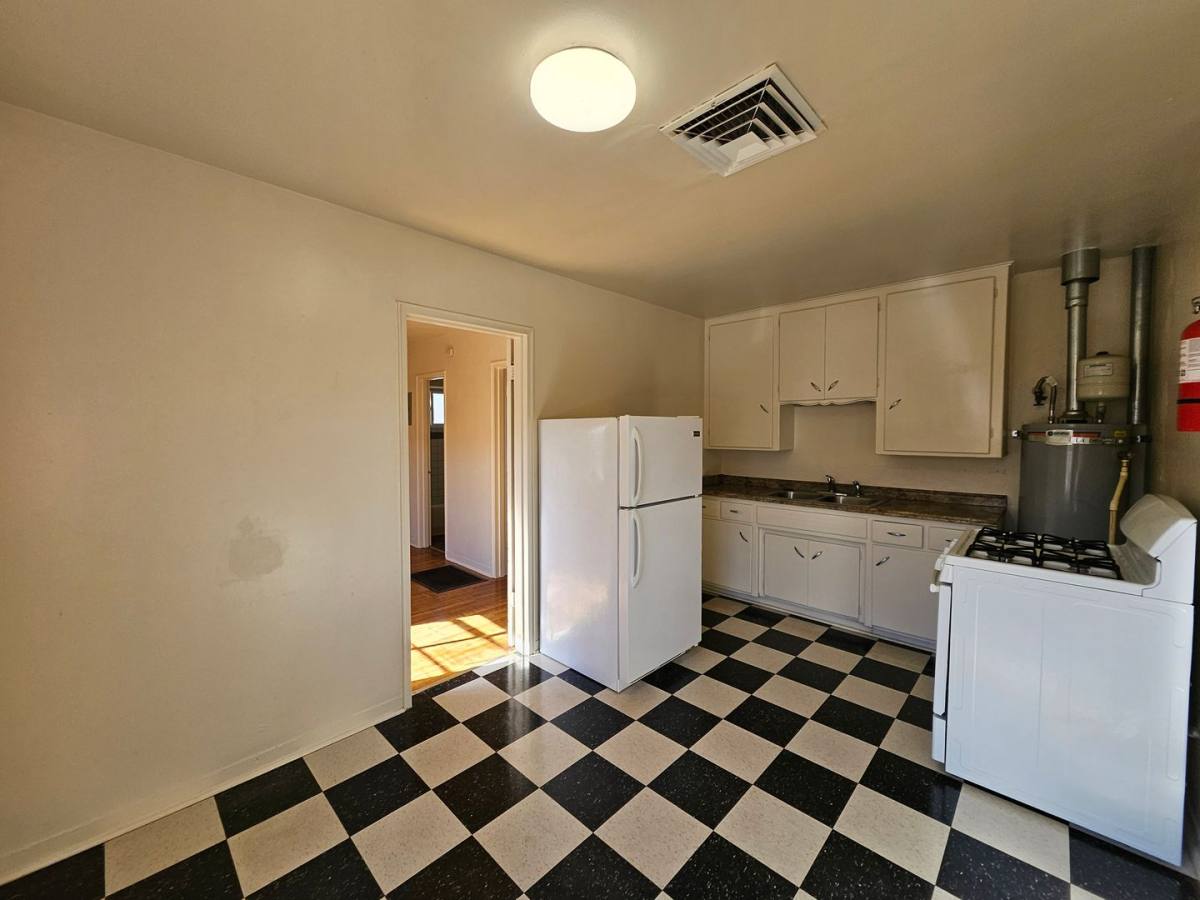 Apartment for rent at 1101&1103 Wilmoore Dr SE, Albuquerque, NM 87106