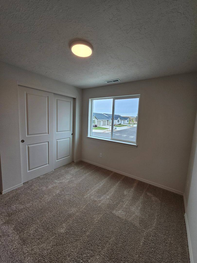 House for rent at 940 SE Starview Ave, Madras, OR 97741