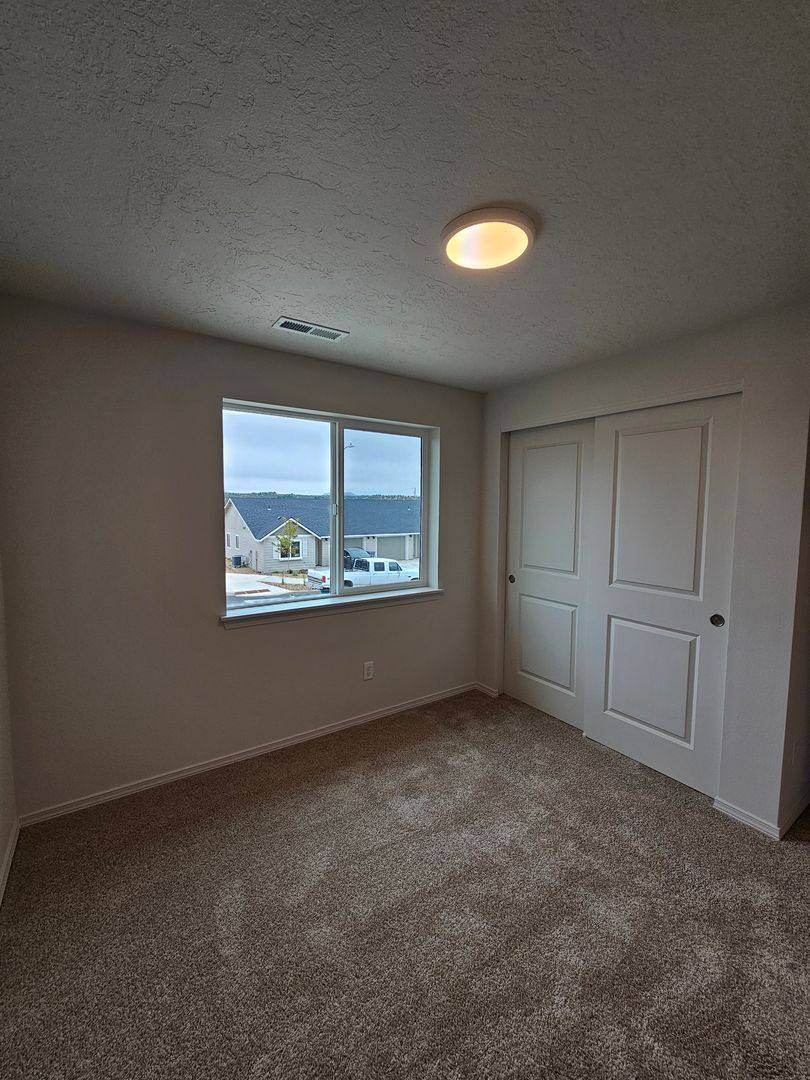 House for rent at 940 SE Starview Ave, Madras, OR 97741