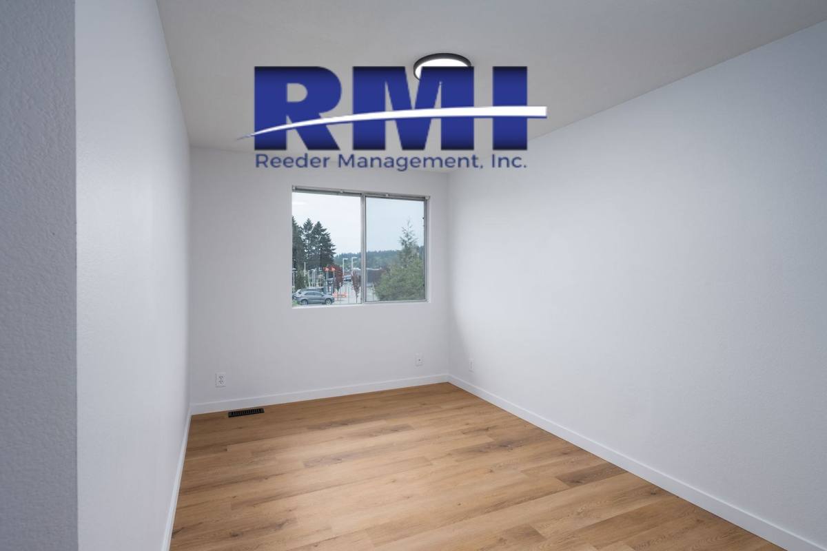 House for rent at 1034 Hanford Ave #B, Bremerton, WA 98310