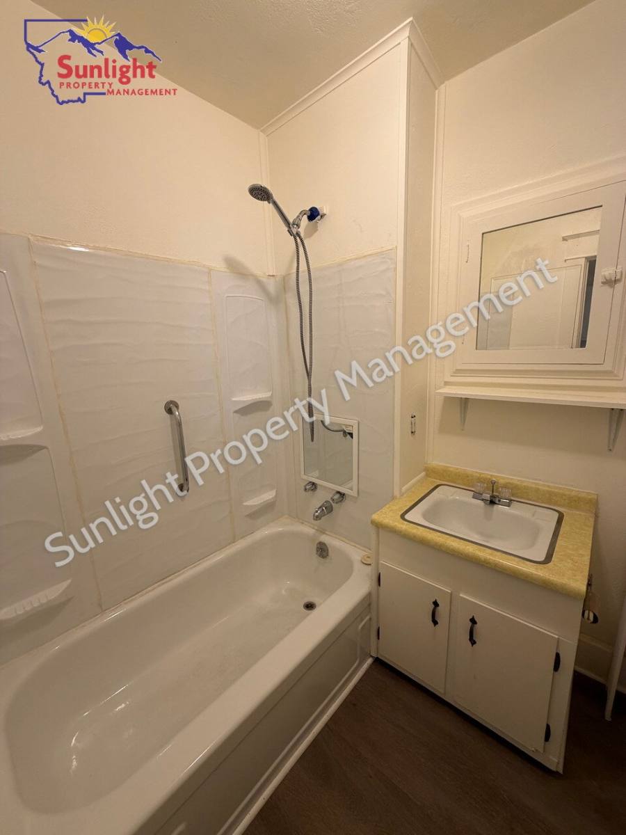 Apartment for rent at 903 E 4th St, Laurel, MT 59044