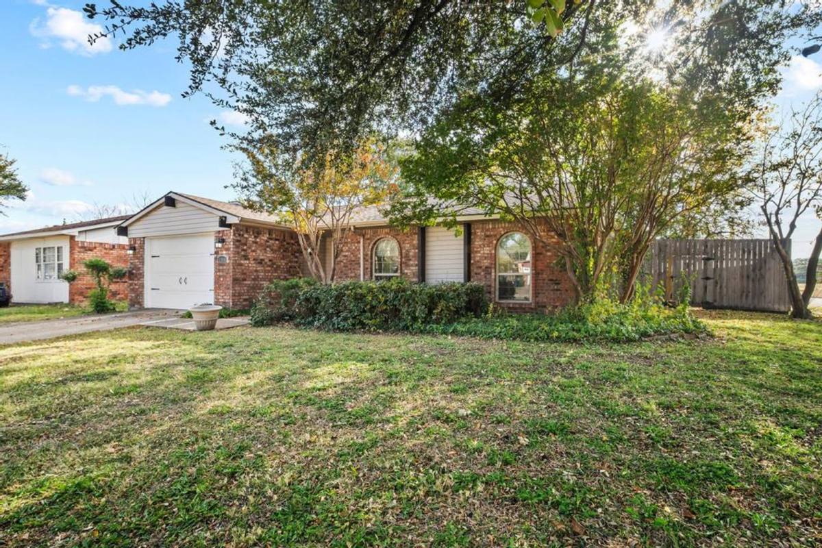 House for rent at 5201 Marks Circle, The Colony, TX 75056