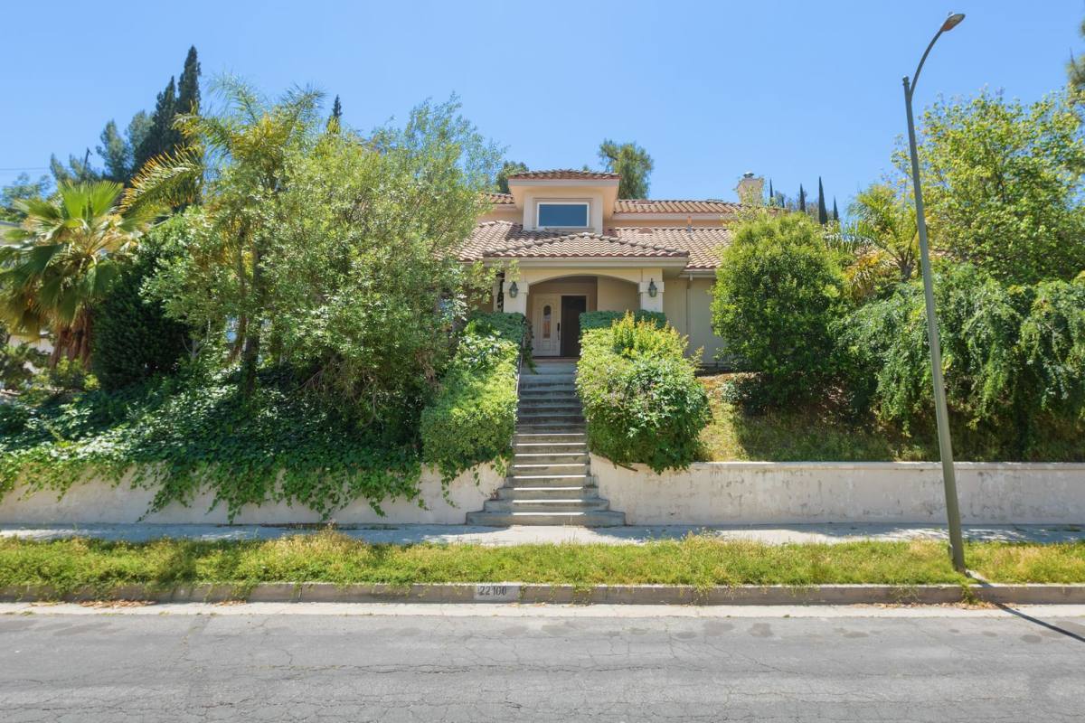 House for rent at 22100 Tiara St, Woodland Hills, CA 91367