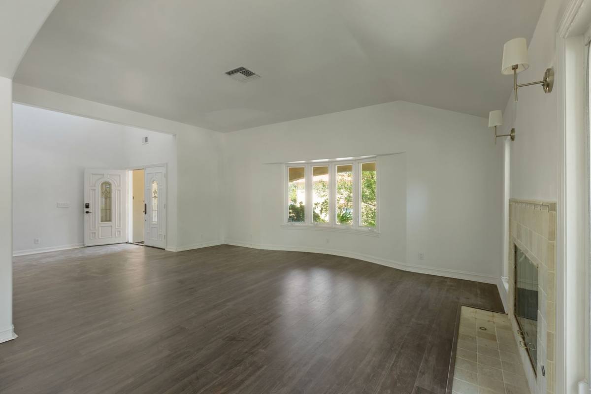 House for rent at 22100 Tiara St, Woodland Hills, CA 91367