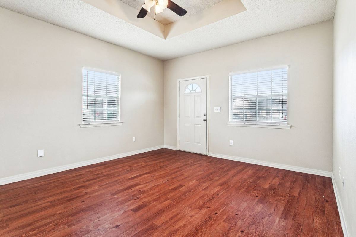 Apartment for rent at 102 Royal St, Waveland, MS 39576