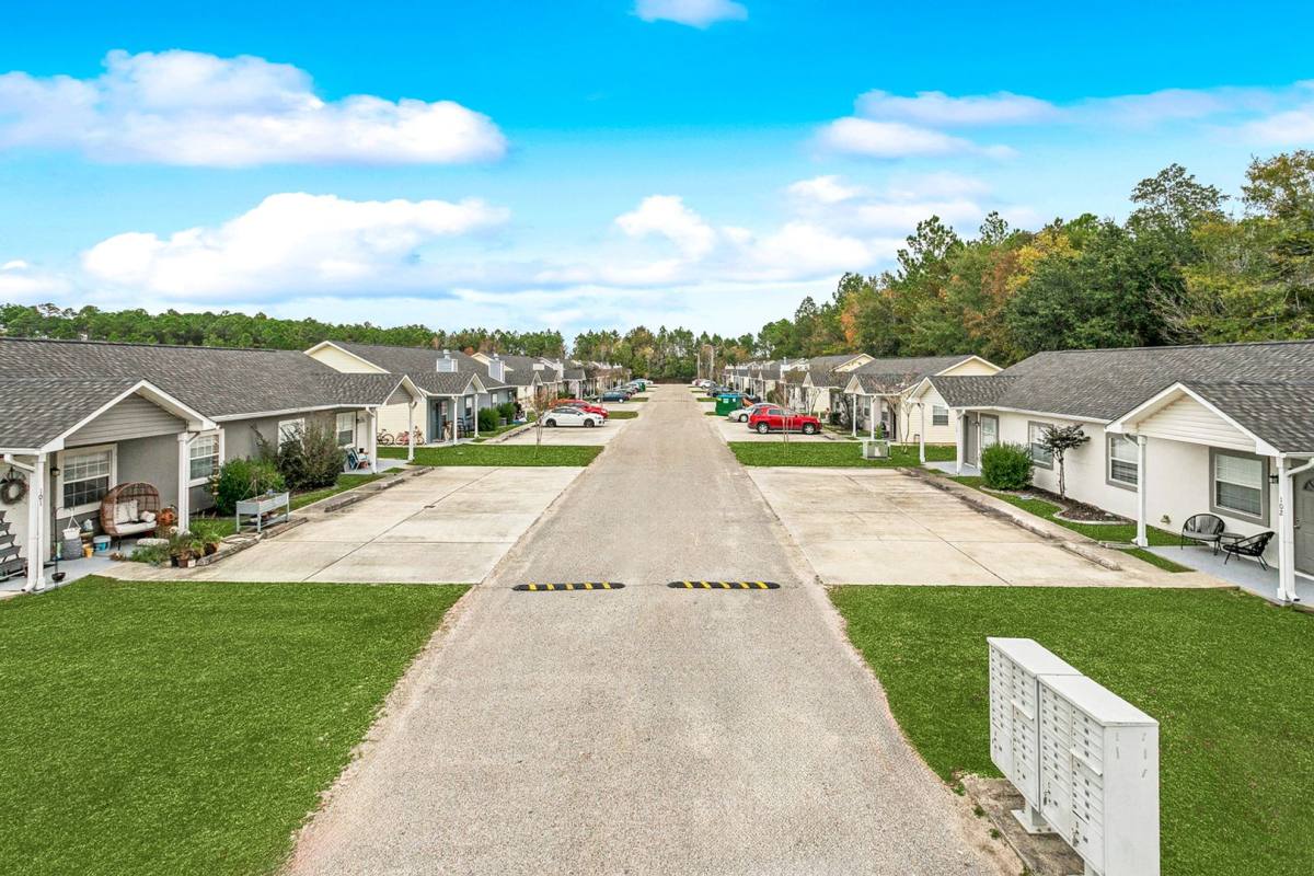 Apartment for rent at 102 Royal St, Waveland, MS 39576