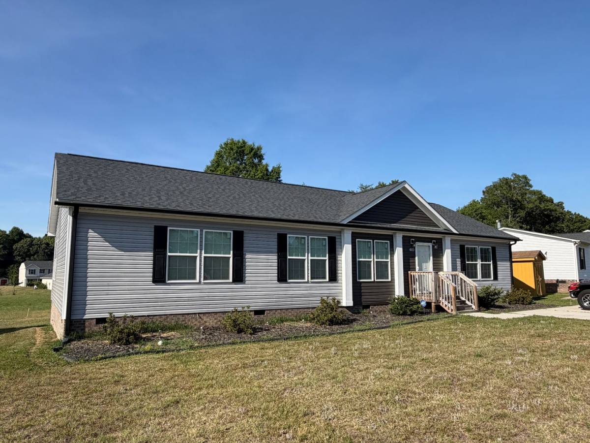 House for rent at 2158 Meadow Ridge Rd, Burlington, NC 27217