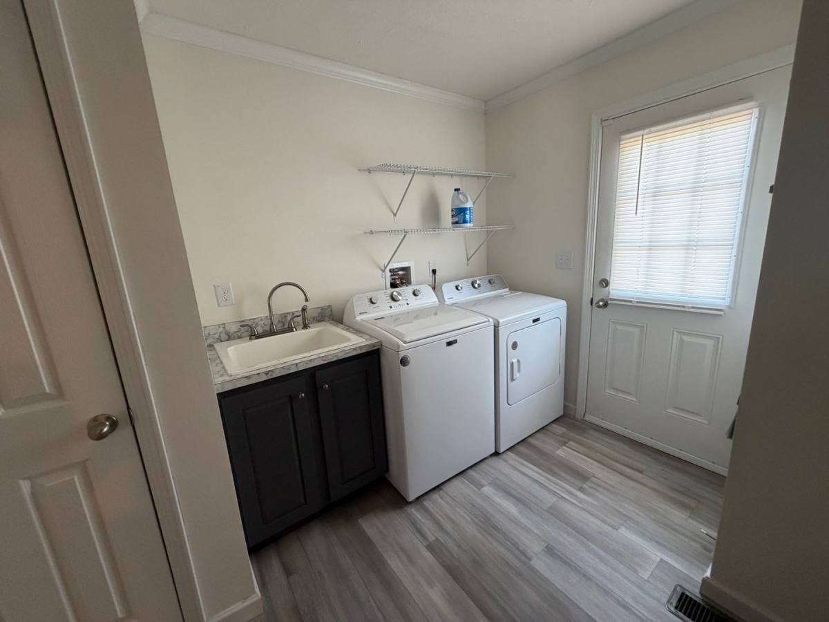 House for rent at 2158 Meadow Ridge Rd, Burlington, NC 27217