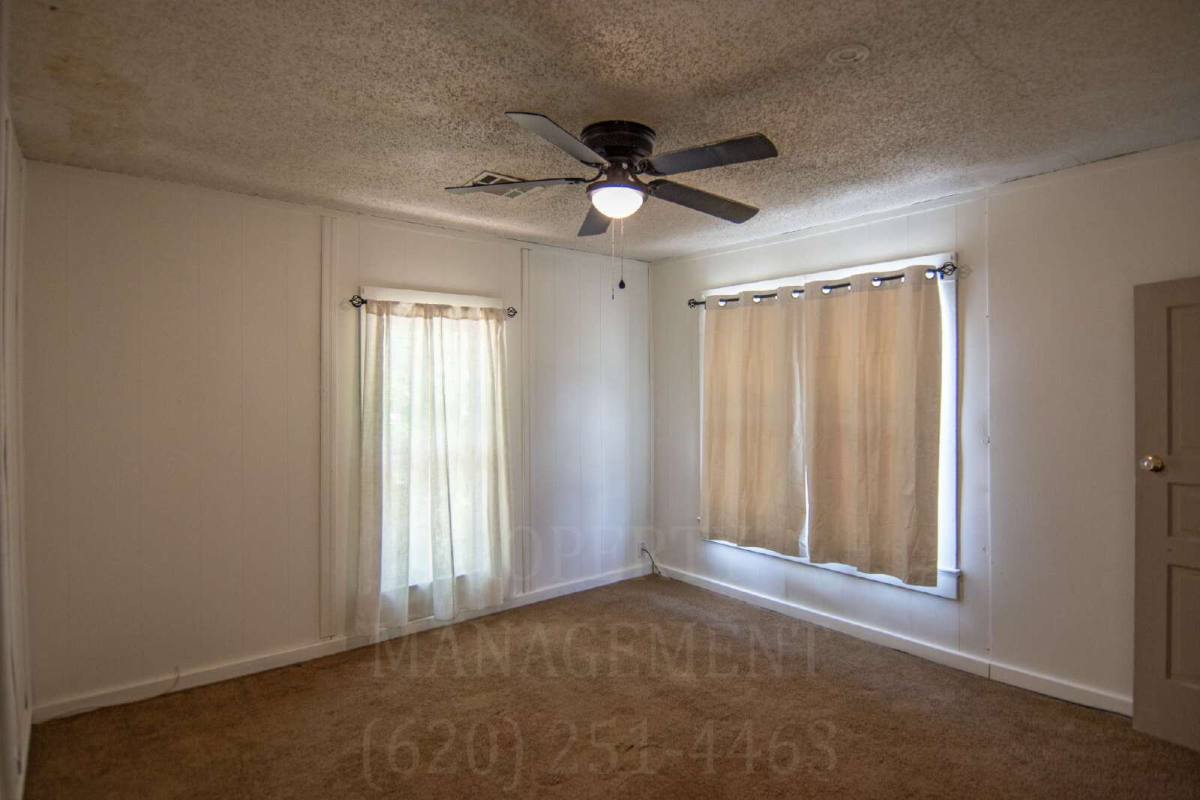 House for rent at 929 E Myrtle St, Independence, KS 67301
