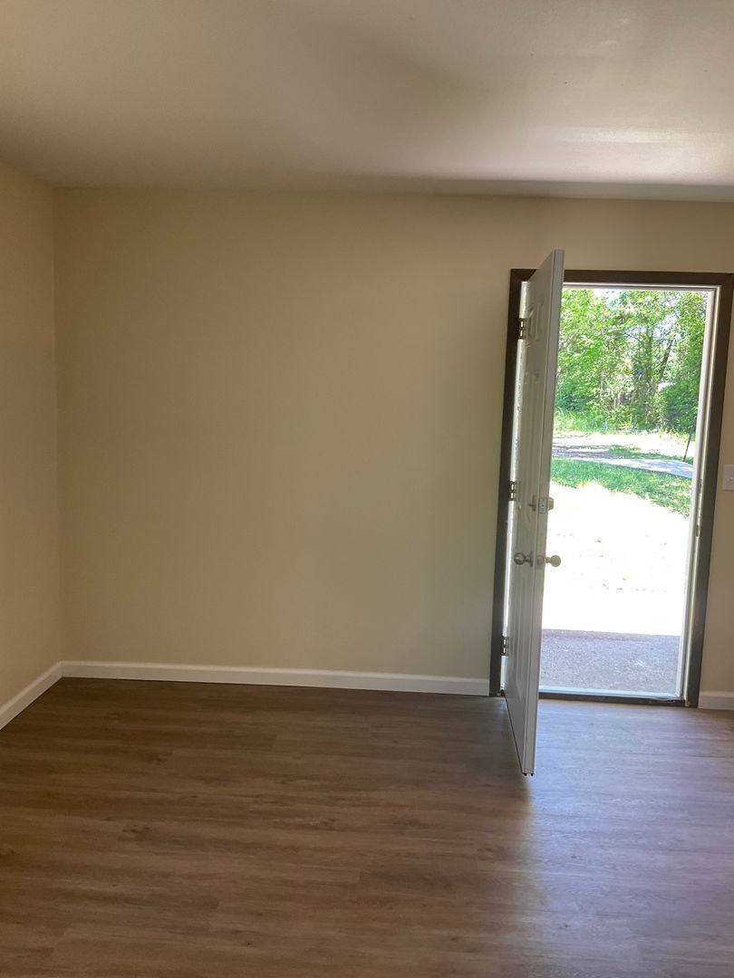 Apartment for rent at 615 S 8th St, Deepwater, MO 64740