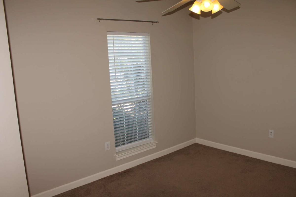 House for rent at 1005 Pinemont Dr, Mobile, AL 36609
