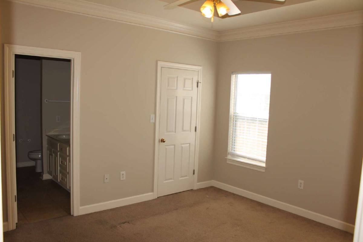 House for rent at 1005 Pinemont Dr, Mobile, AL 36609