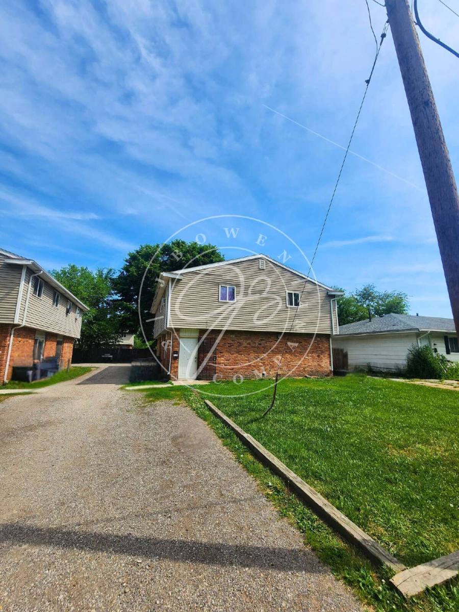 Apartment for rent at 2217 Hickory St, Toledo, OH 43605