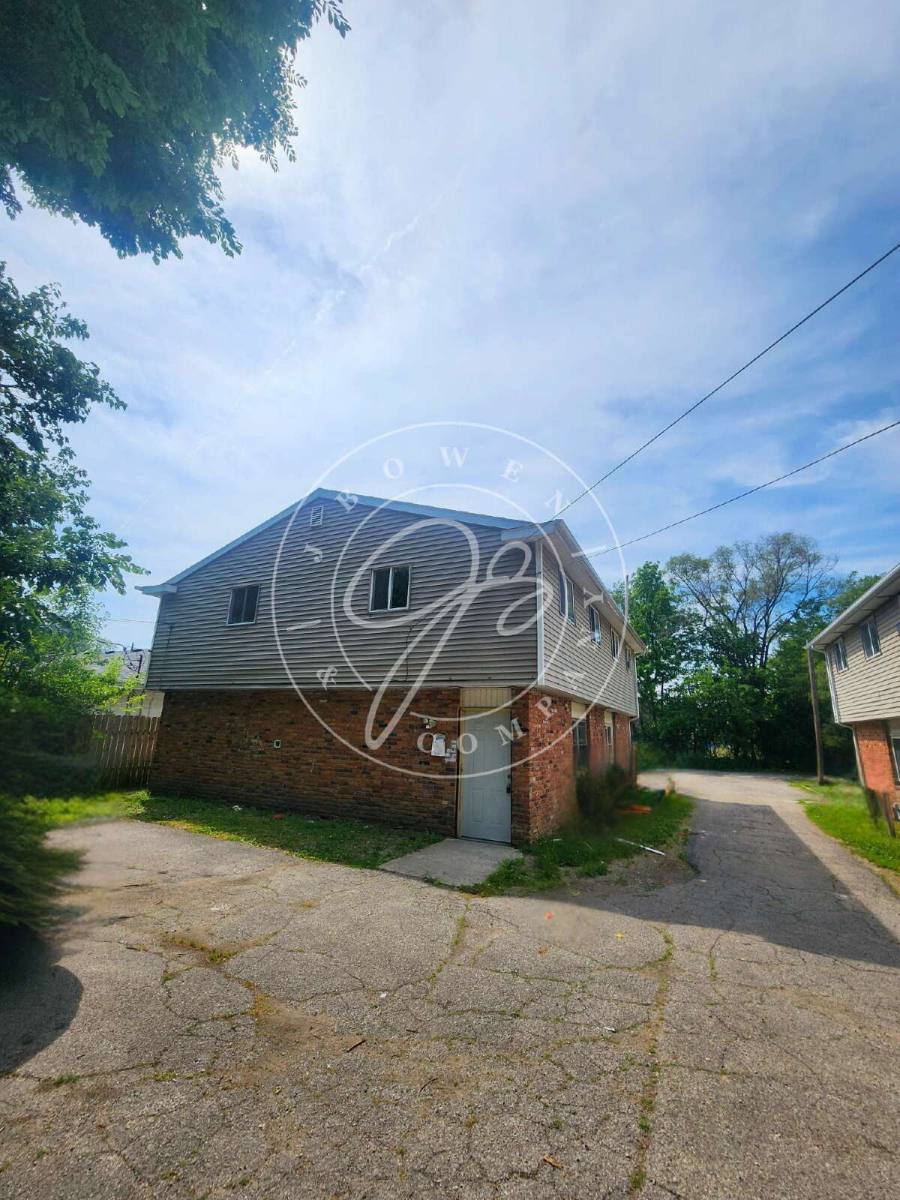 Apartment for rent at 2217 Hickory St, Toledo, OH 43605