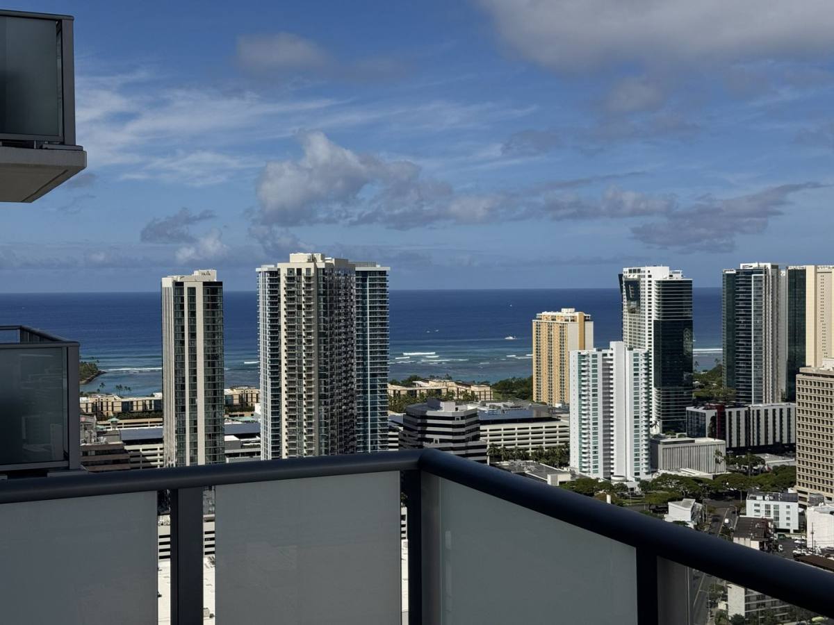 Apartment for rent at 1515 Liona St, Honolulu, HI 96814