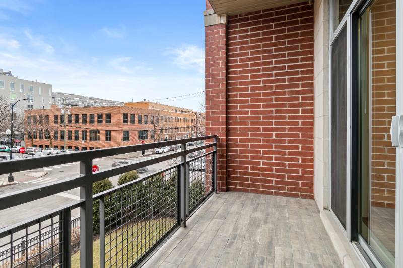 Apartment for rent at 1039 W Rundell Place, Chicago, IL 60607