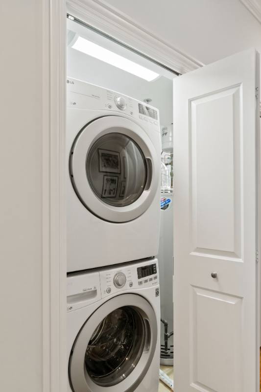 Apartment for rent at 1039 W Rundell Place, Chicago, IL 60607
