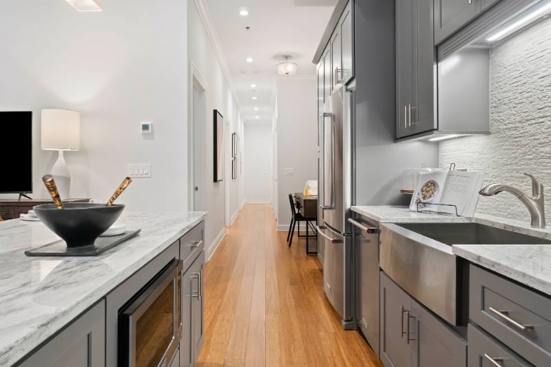 Apartment for rent at 1039 W Rundell Place, Chicago, IL 60607