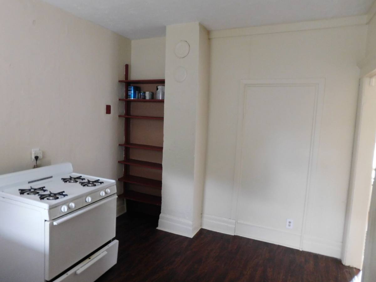 Apartment for rent at 186 Hubbard St #2, Mount Clemens, MI 48043