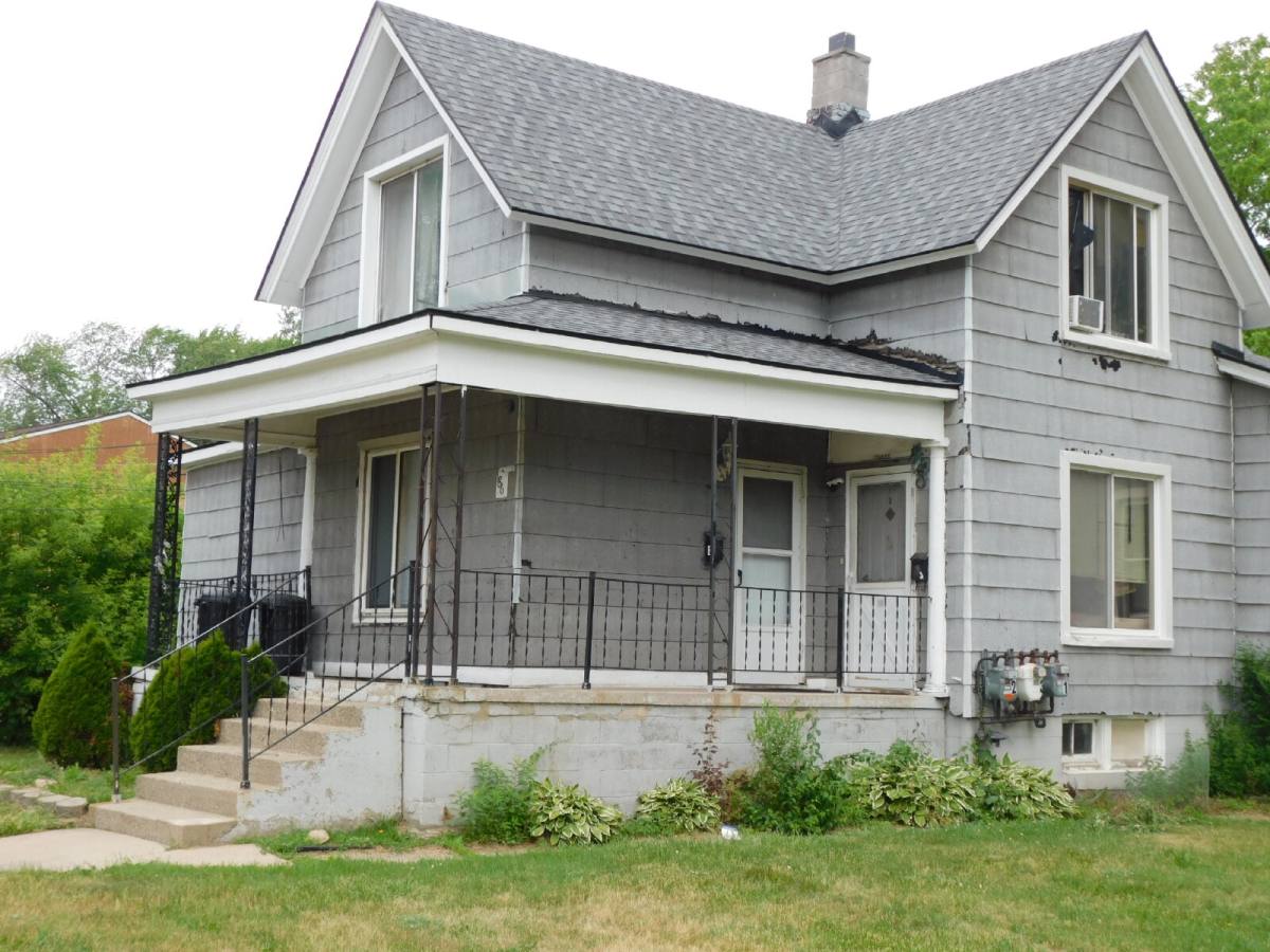 Apartment for rent at 186 Hubbard St #2, Mount Clemens, MI 48043