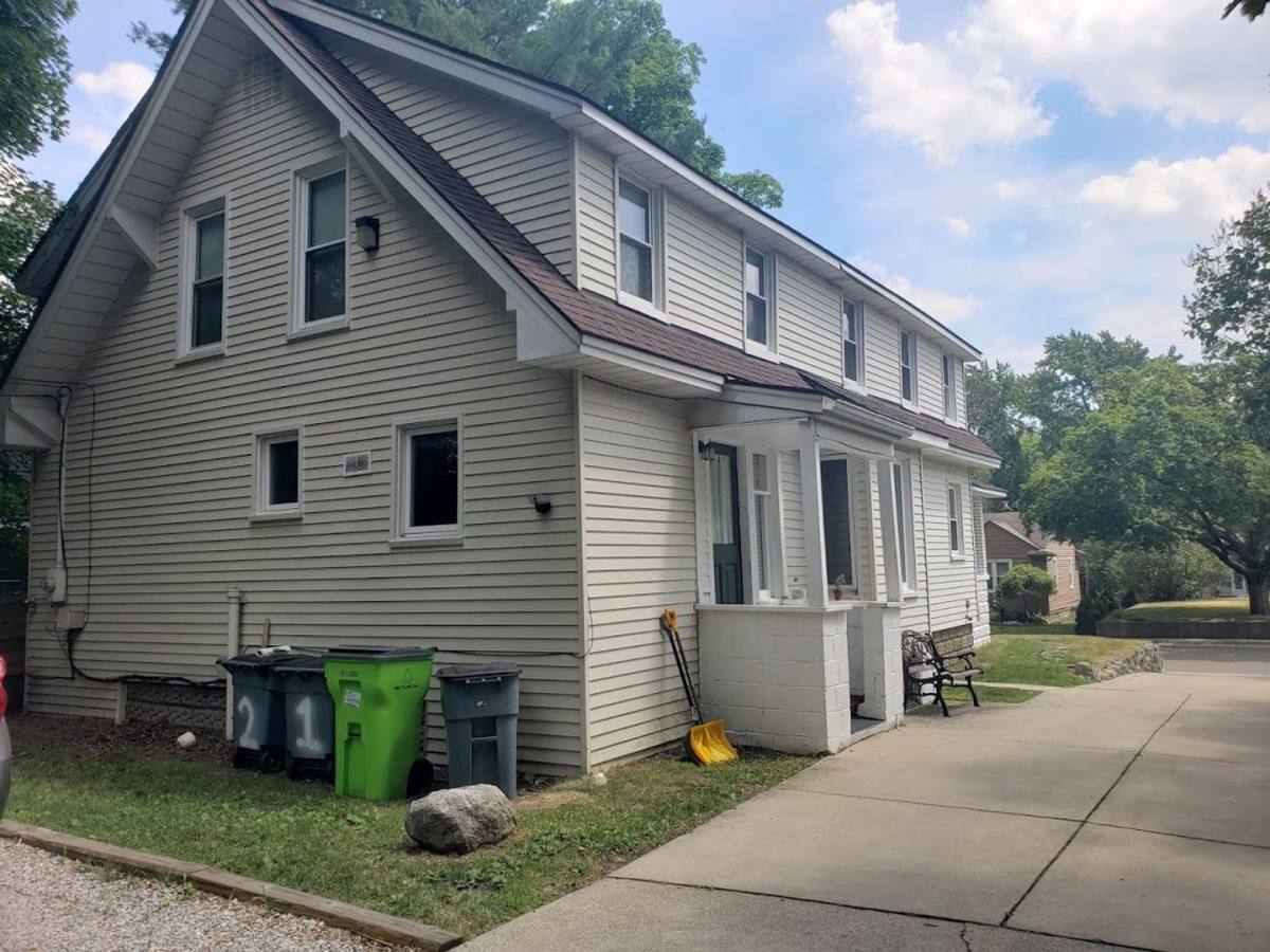 Apartment for rent at 133 Terry Ave, Rochester, MI 48307
