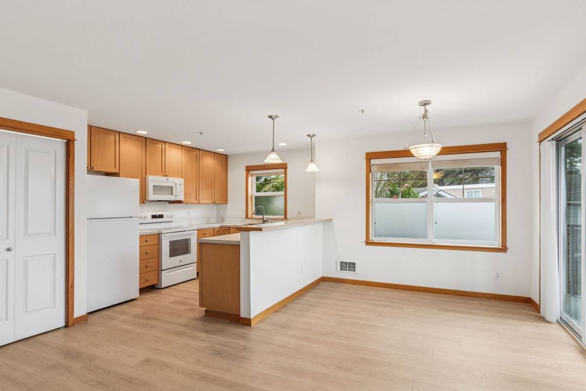 Apartment for rent at 1901 California Ave SW, Seattle, WA 98116