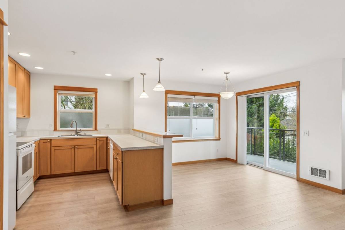 Apartment for rent at 1901 California Ave SW, Seattle, WA 98116