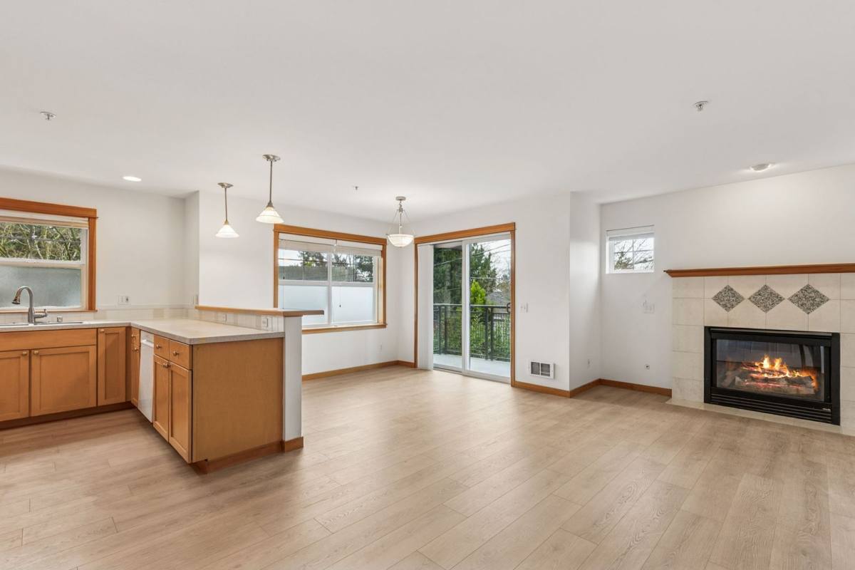 Apartment for rent at 1901 California Ave SW, Seattle, WA 98116