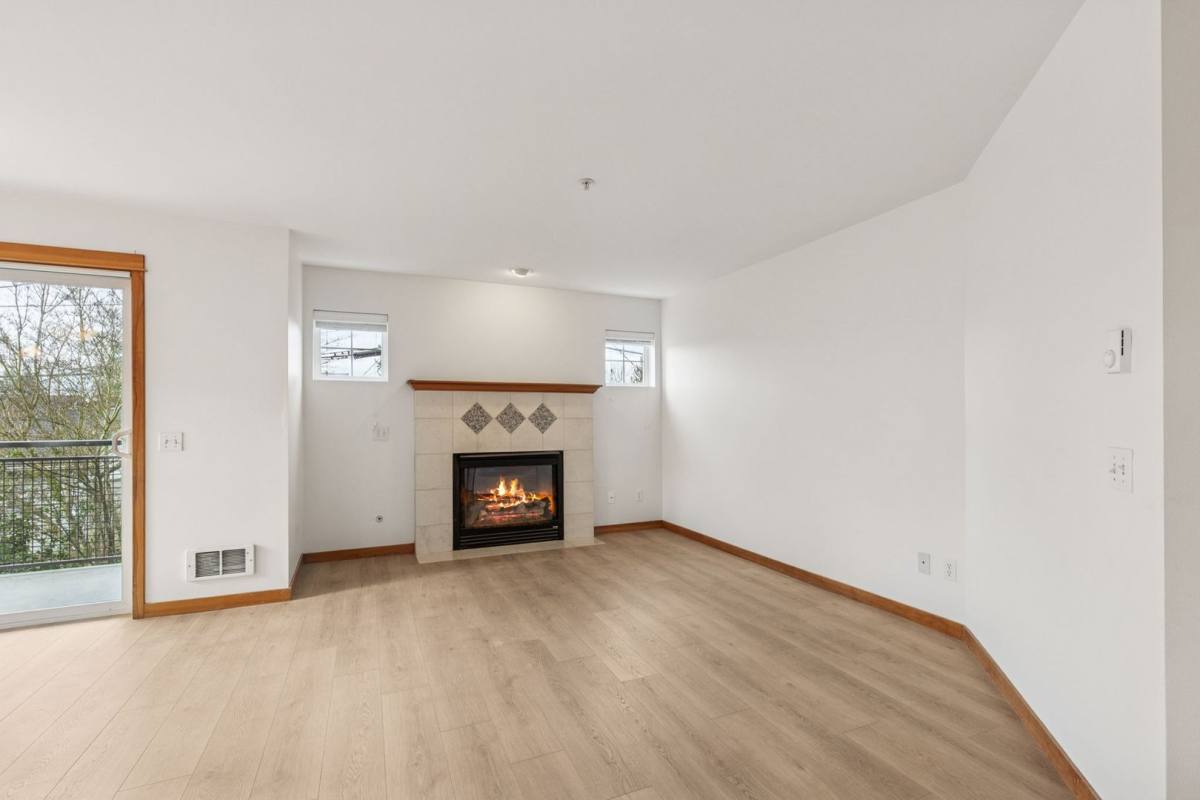 Apartment for rent at 1901 California Ave SW, Seattle, WA 98116