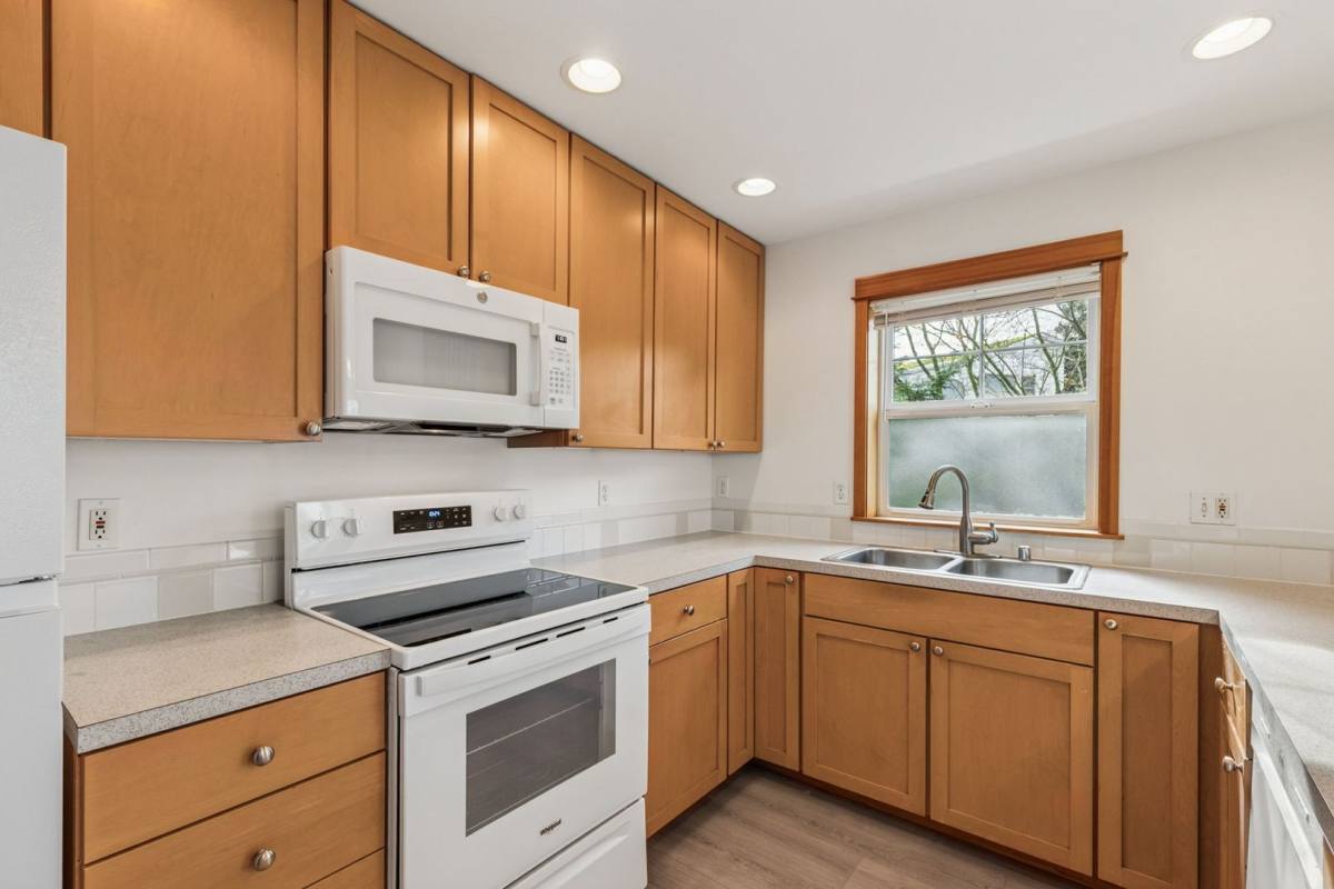 Apartment for rent at 1901 California Ave SW, Seattle, WA 98116