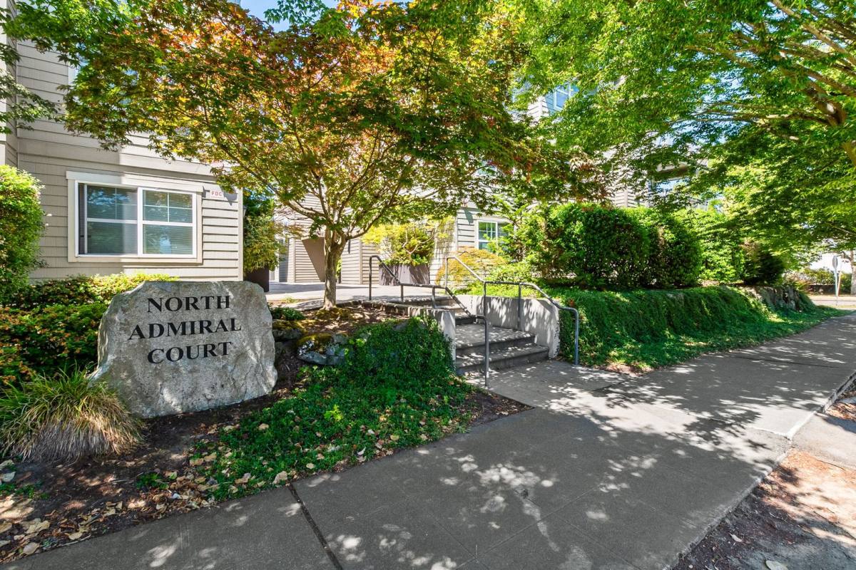 Apartment for rent at 1901 California Ave SW, Seattle, WA 98116