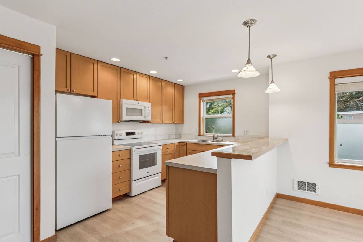 Apartment for rent at 1901 California Ave SW, Seattle, WA 98116