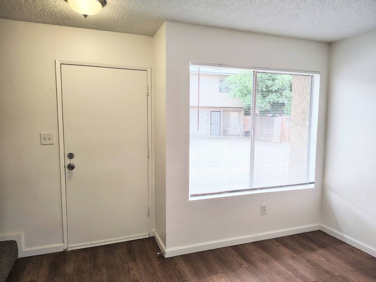 Townhouse for rent at 2010-9 Larcus Ave, Bakersfield, CA 93307