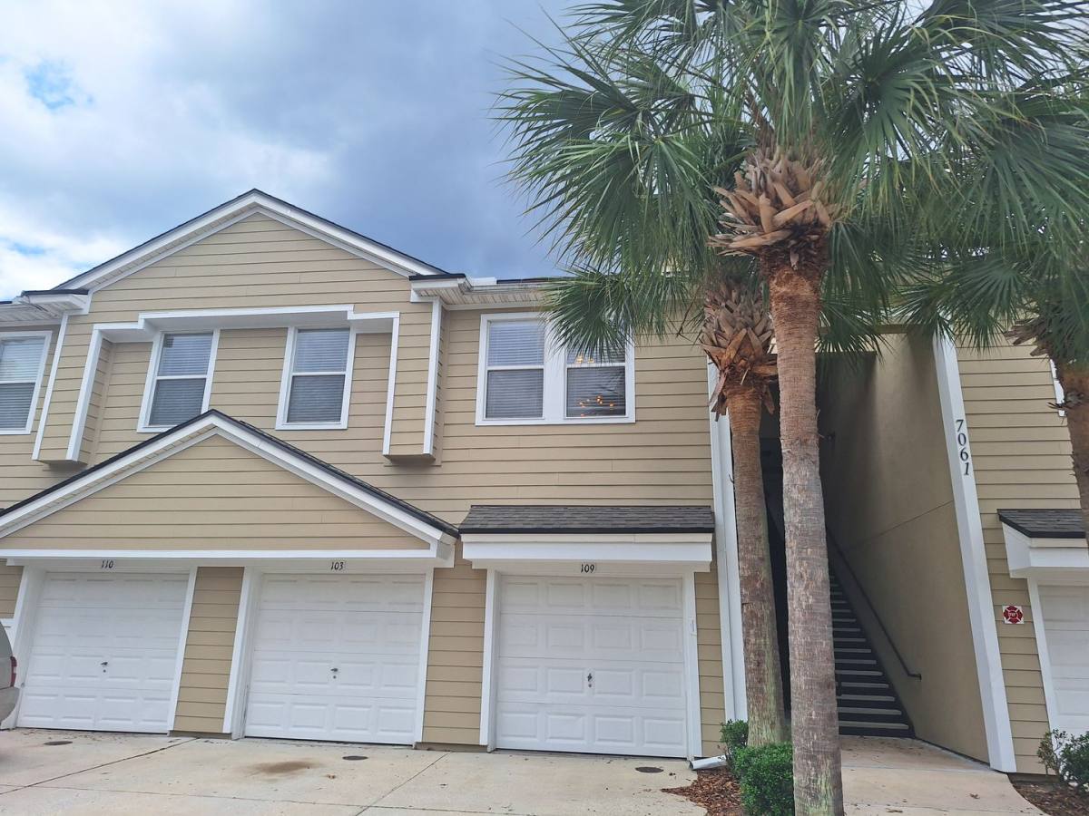 Apartment for rent at 7061 Snowy Canyon Dr, Jacksonville, FL 32256