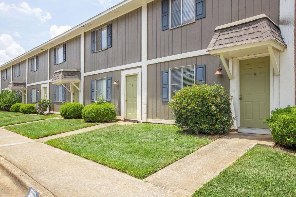 Townhouse for rent at 2507 Nottingham Way, Albany, GA 31707