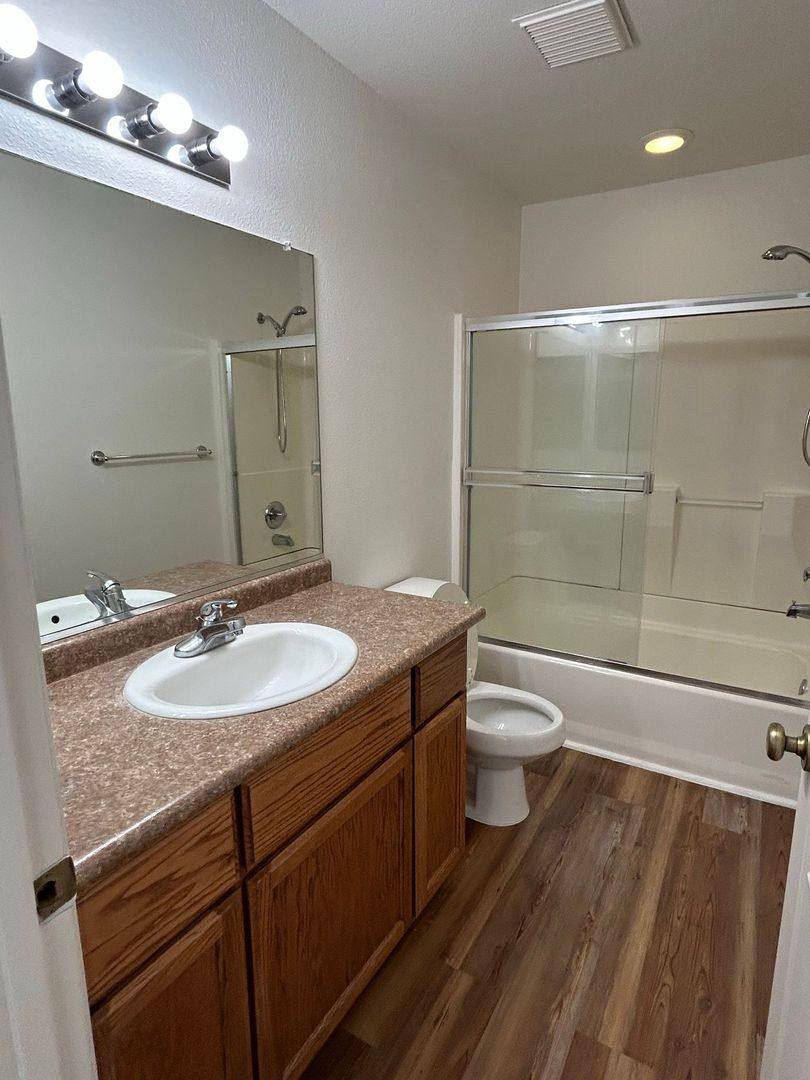 Townhouse for rent at 725 W 4th Ave, Chico, CA 95926