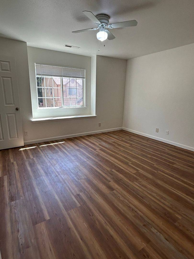 Townhouse for rent at 725 W 4th Ave, Chico, CA 95926
