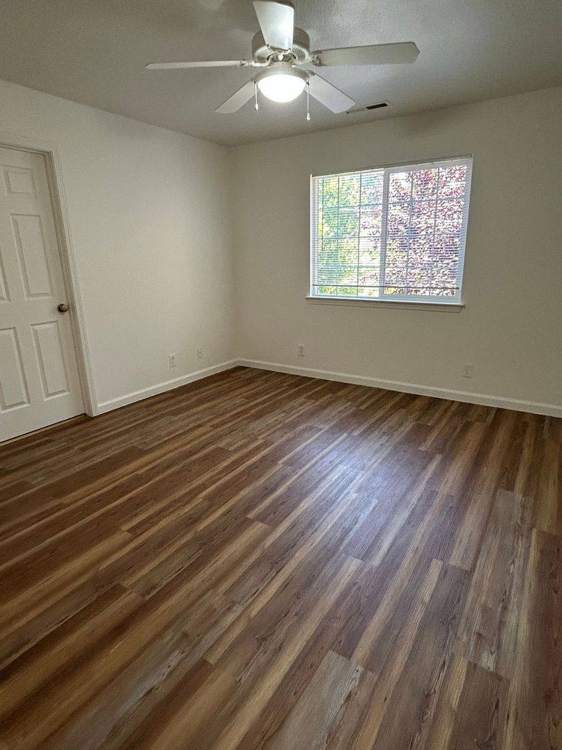 Townhouse for rent at 725 W 4th Ave, Chico, CA 95926