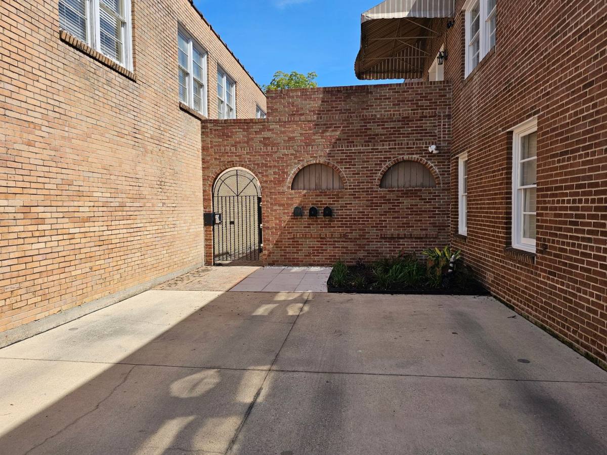 Apartment for rent at 114 N Cypress St, Hammond, LA 70401