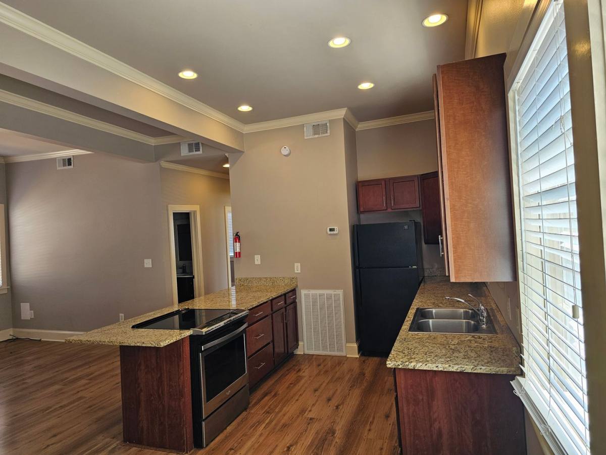 Apartment for rent at 114 N Cypress St, Hammond, LA 70401
