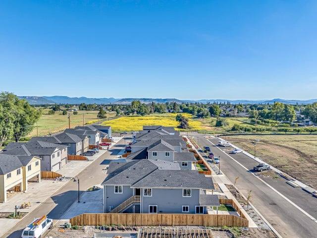 House for rent at 1125 Annalise St, Central Point, OR 97502