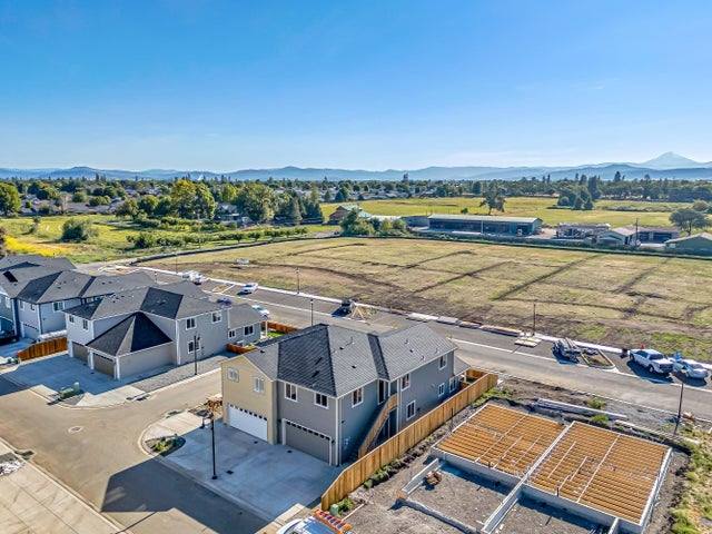 House for rent at 1125 Annalise St, Central Point, OR 97502