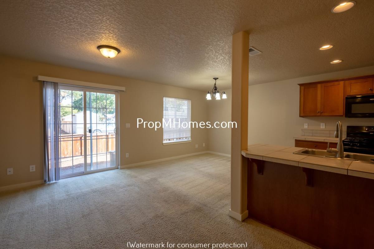 Townhouse for rent at 259 N Cedar St, Canby, OR 97013