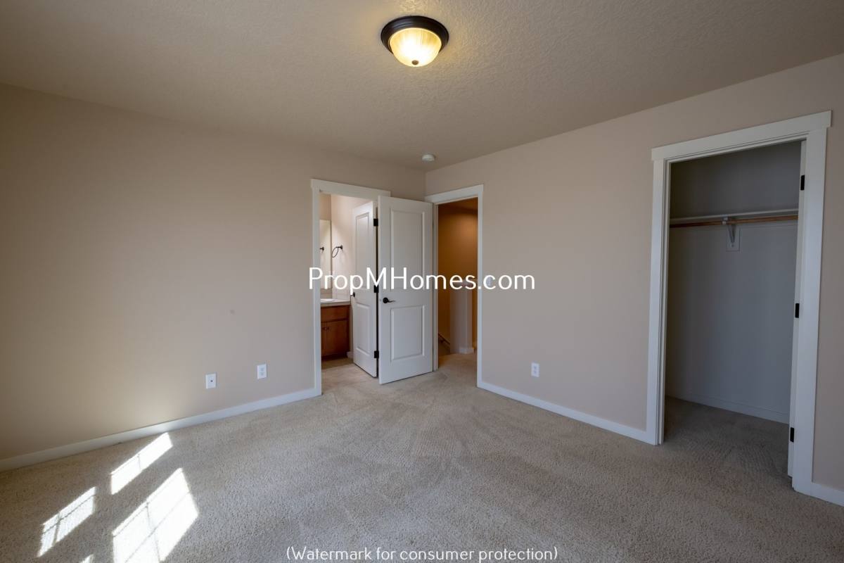 Townhouse for rent at 259 N Cedar St, Canby, OR 97013