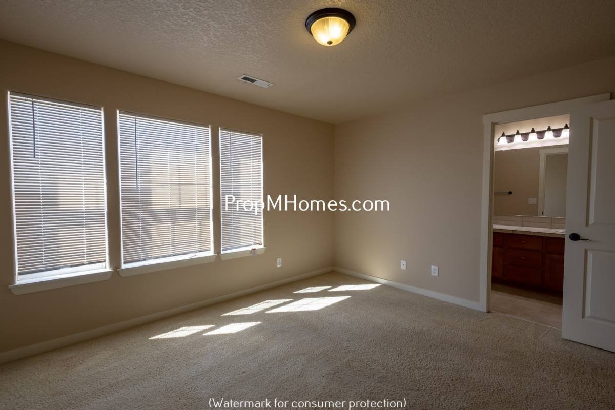 Townhouse for rent at 259 N Cedar St, Canby, OR 97013