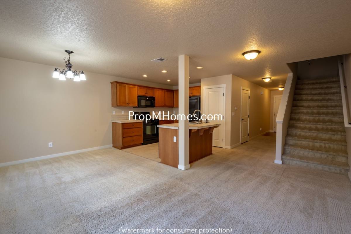 Townhouse for rent at 259 N Cedar St, Canby, OR 97013