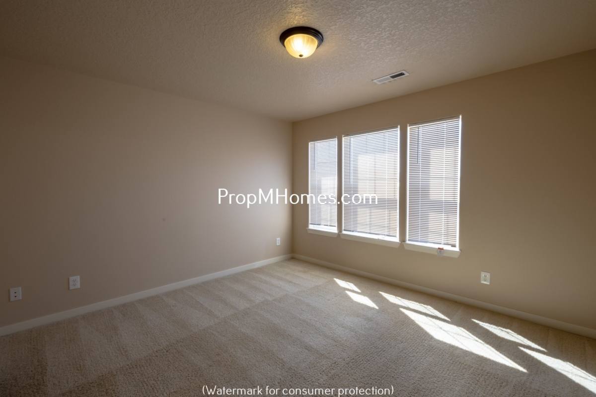 Townhouse for rent at 259 N Cedar St, Canby, OR 97013