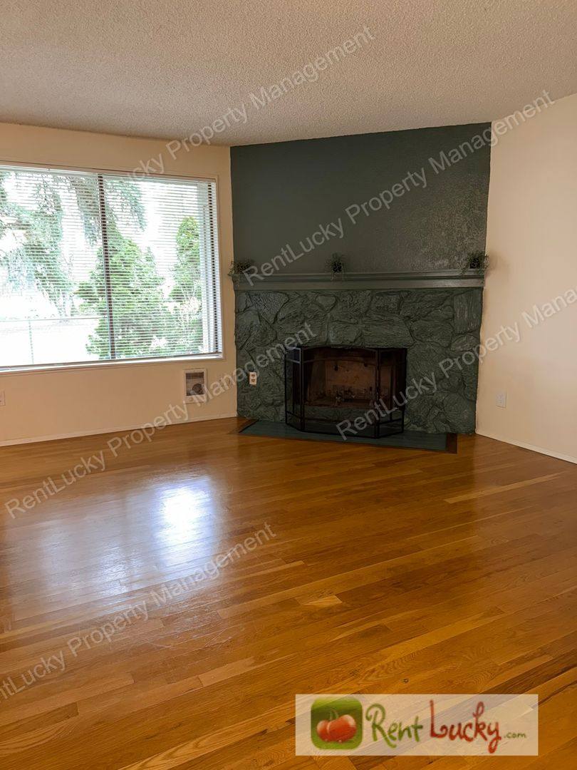 Apartment for rent at 12510 NE 117th Place #B3, Kirkland, WA 98034