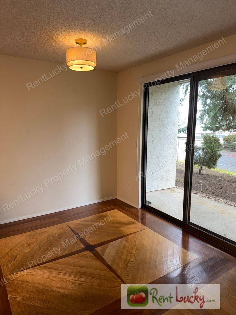 Apartment for rent at 12510 NE 117th Place #B3, Kirkland, WA 98034
